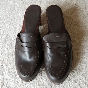 Bass leather chocolate color clogs